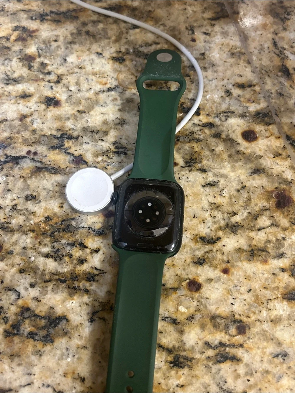 Apple Watch in Forest Green with Matching Sport Ban Series 7/45 mm GPS+Cellular